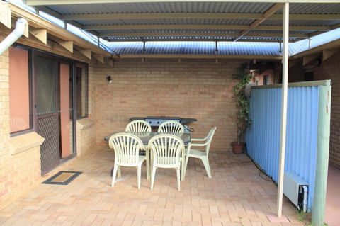 Kestrel Chalets - Australian Directory 13