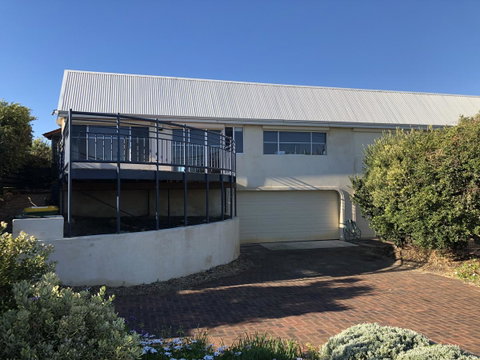 Halls Head Beach House - Australian Directory 1