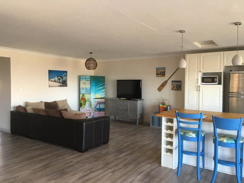 Halls Head Beach House - Australian Directory 5