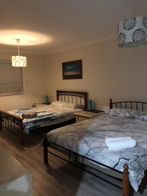 Halls Head Beach House - Australian Directory 9