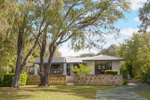 Seahaven - Australian Directory 18