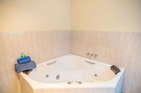 Queechy Motel - Australian Directory 44