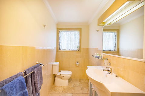 Queechy Motel - Australian Directory 37