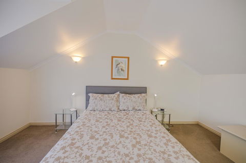 Queechy Motel - Australian Directory 16