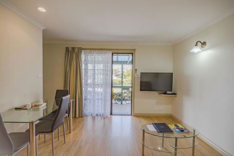 Queechy Motel - Australian Directory 21