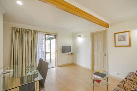 Queechy Motel - Australian Directory 26