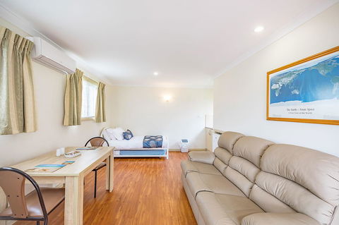 Queechy Motel - Australian Directory 40