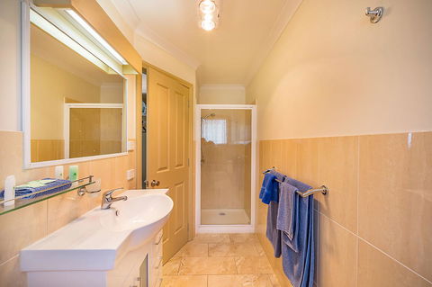 Queechy Motel - Australian Directory 36