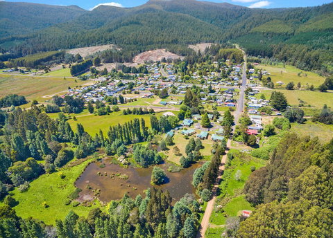 Giants Table And Cottages - Australian Directory 1