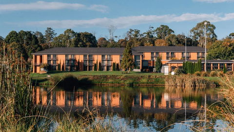 Country Club Tasmania - Australian Directory 16