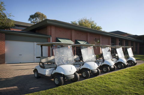 Country Club Tasmania - Australian Directory 33