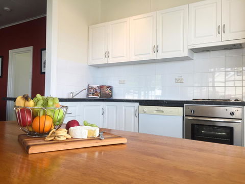 Stanley Hotel & Apartments - Australian Directory 17