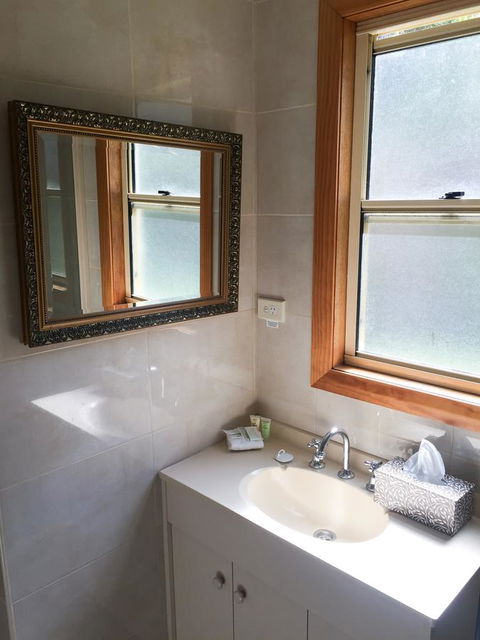 Stanley Hotel & Apartments - Australian Directory 24