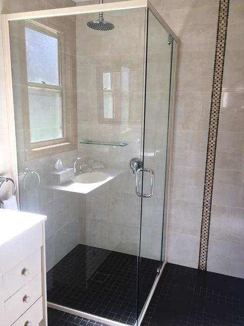 Stanley Hotel & Apartments - Australian Directory 25