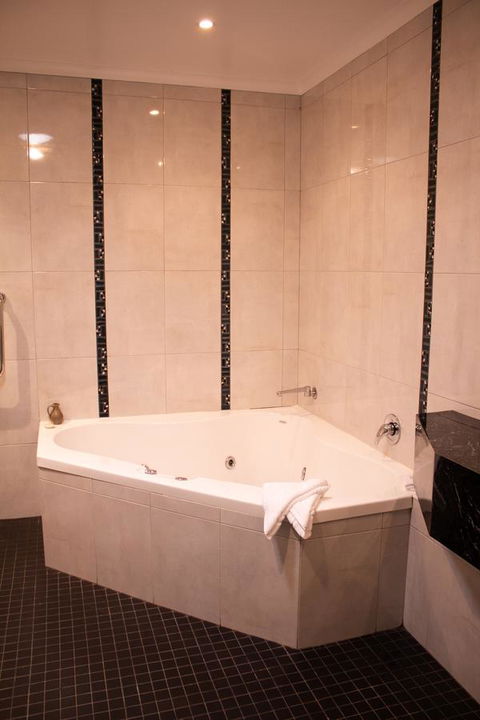 Stanley Hotel & Apartments - Australian Directory 30