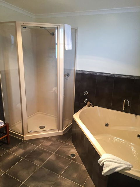 Stanley Hotel & Apartments - Australian Directory 5