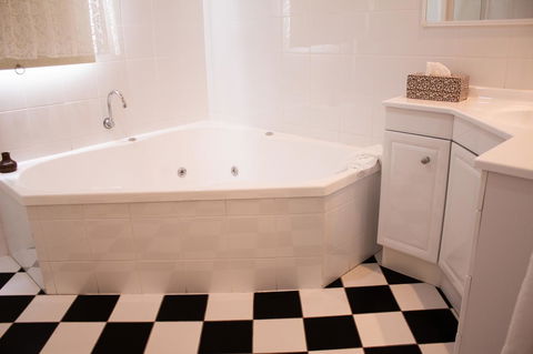 Stanley Hotel & Apartments - Australian Directory 12