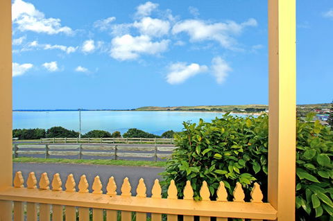 Stanley Hotel & Apartments - Australian Directory 40