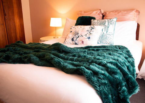 Stanley Hotel & Apartments - Australian Directory 10