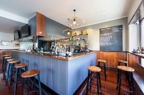 Customs House Hotel - Australian Directory 13