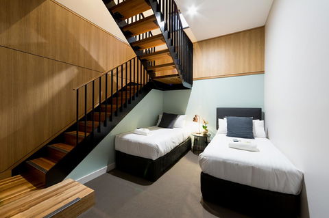 Customs House Hotel - Australian Directory 38