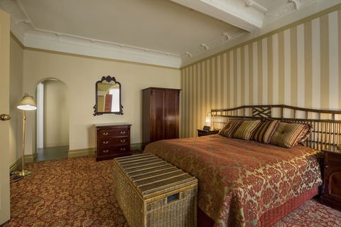 Hadley\'s Orient Hotel - Australian Directory 25