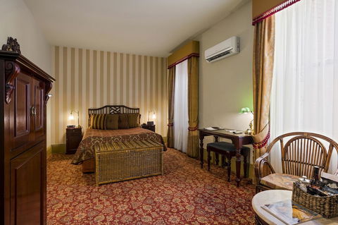 Hadley\'s Orient Hotel - Australian Directory 31