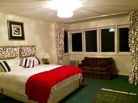 Anchorage Waterfront Retreat - Australian Directory 11