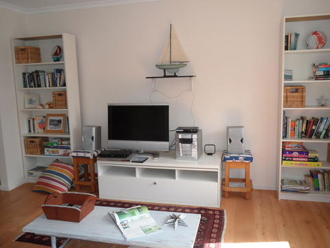 Anchorage Waterfront Retreat - Australian Directory 8