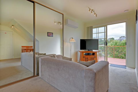 Aloft Boutique Accommodation - Australian Directory 10