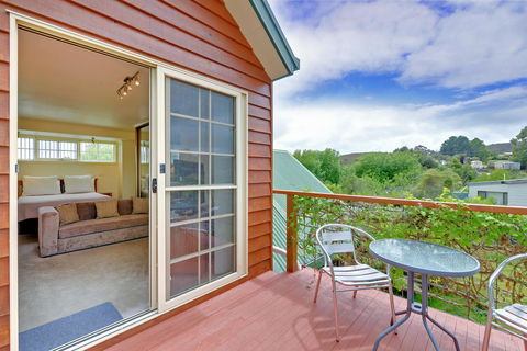 Aloft Boutique Accommodation - Australian Directory 11