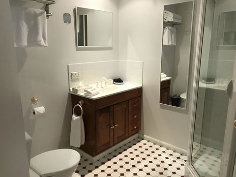 The Macquarie Hobart - Australian Directory 38