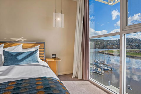 Peppers Seaport Hotel - Australian Directory 14