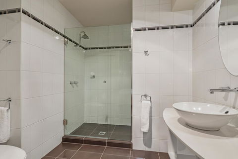 Peppers Seaport Hotel - Australian Directory 2