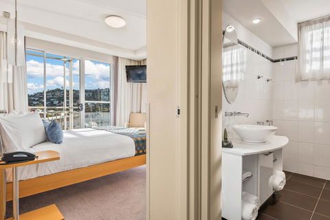 Peppers Seaport Hotel - Australian Directory 28