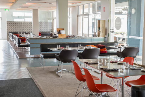 Peppers Seaport Hotel - Australian Directory 35