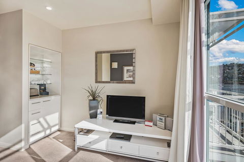 Peppers Seaport Hotel - Australian Directory 1