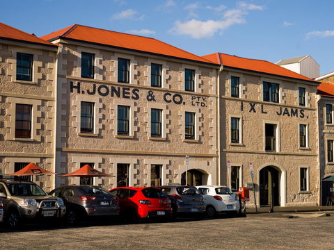 The Henry Jones Art Hotel - Australian Directory 5