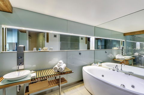 The Henry Jones Art Hotel - Australian Directory 20