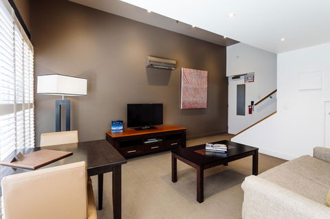 The Henry Jones Art Hotel - Australian Directory 39