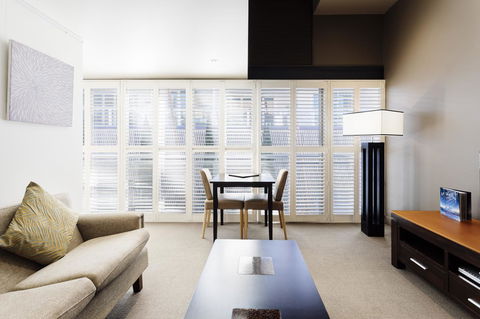 The Henry Jones Art Hotel - Australian Directory 38