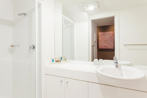 The Henry Jones Art Hotel - Australian Directory 36