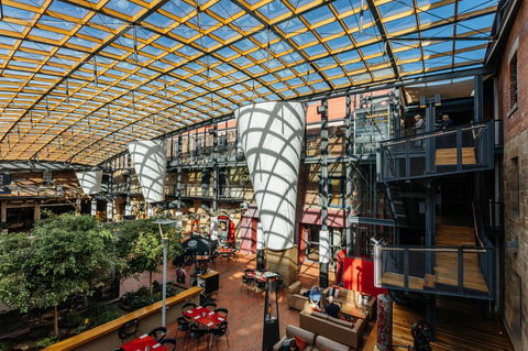 The Henry Jones Art Hotel - Australian Directory 9