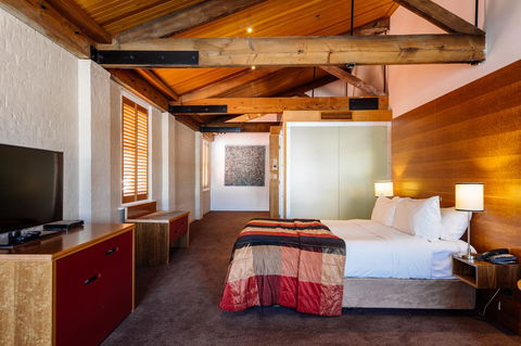 The Henry Jones Art Hotel - Australian Directory 25