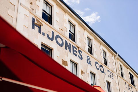 The Henry Jones Art Hotel - Australian Directory 0