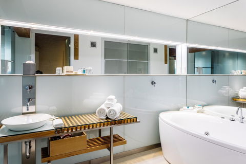 The Henry Jones Art Hotel - Australian Directory 41