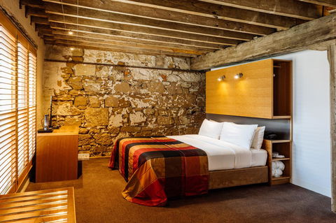 The Henry Jones Art Hotel - Australian Directory 16