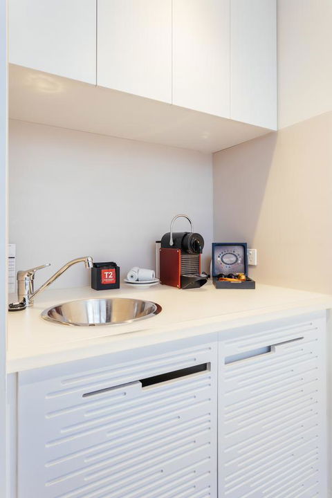 The Henry Jones Art Hotel - Australian Directory 35