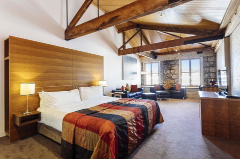 The Henry Jones Art Hotel - Australian Directory 6