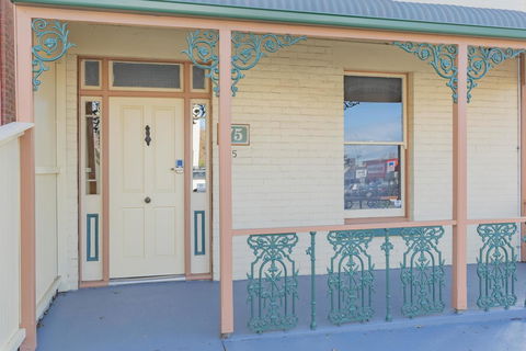 4 Bedroom House - Hobart CBD - Free Parking - Free WIFI - Australian Directory 25